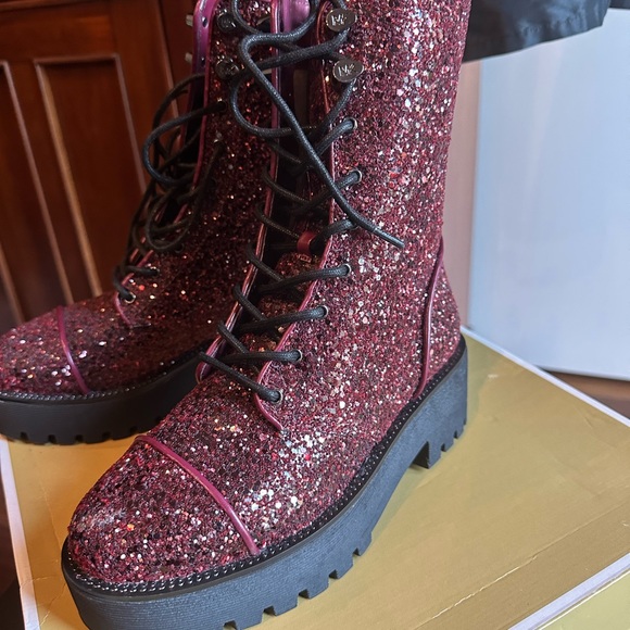 Flawed-NIB-Michael Kors - glitter combat boots-Excess glue at the oft toe. - Picture 4 of 7